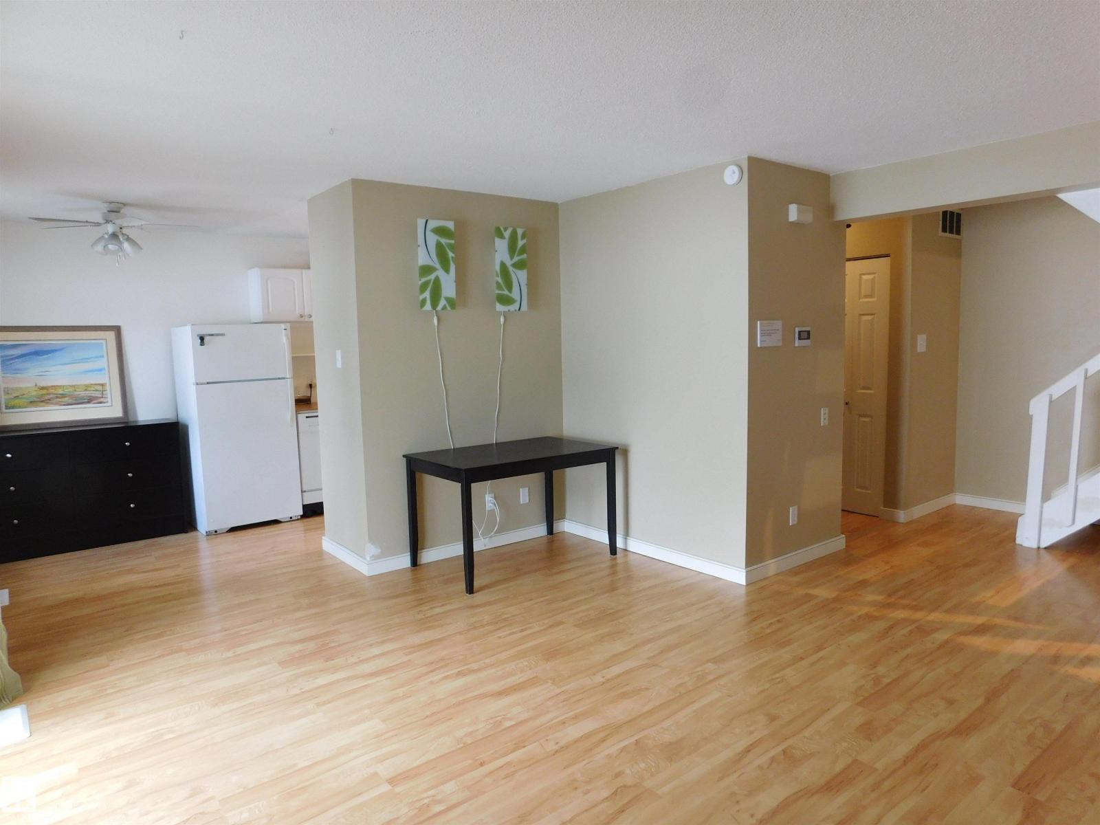 Photo 9 of 15 E Meadowlark Village Nw, Edmonton AB