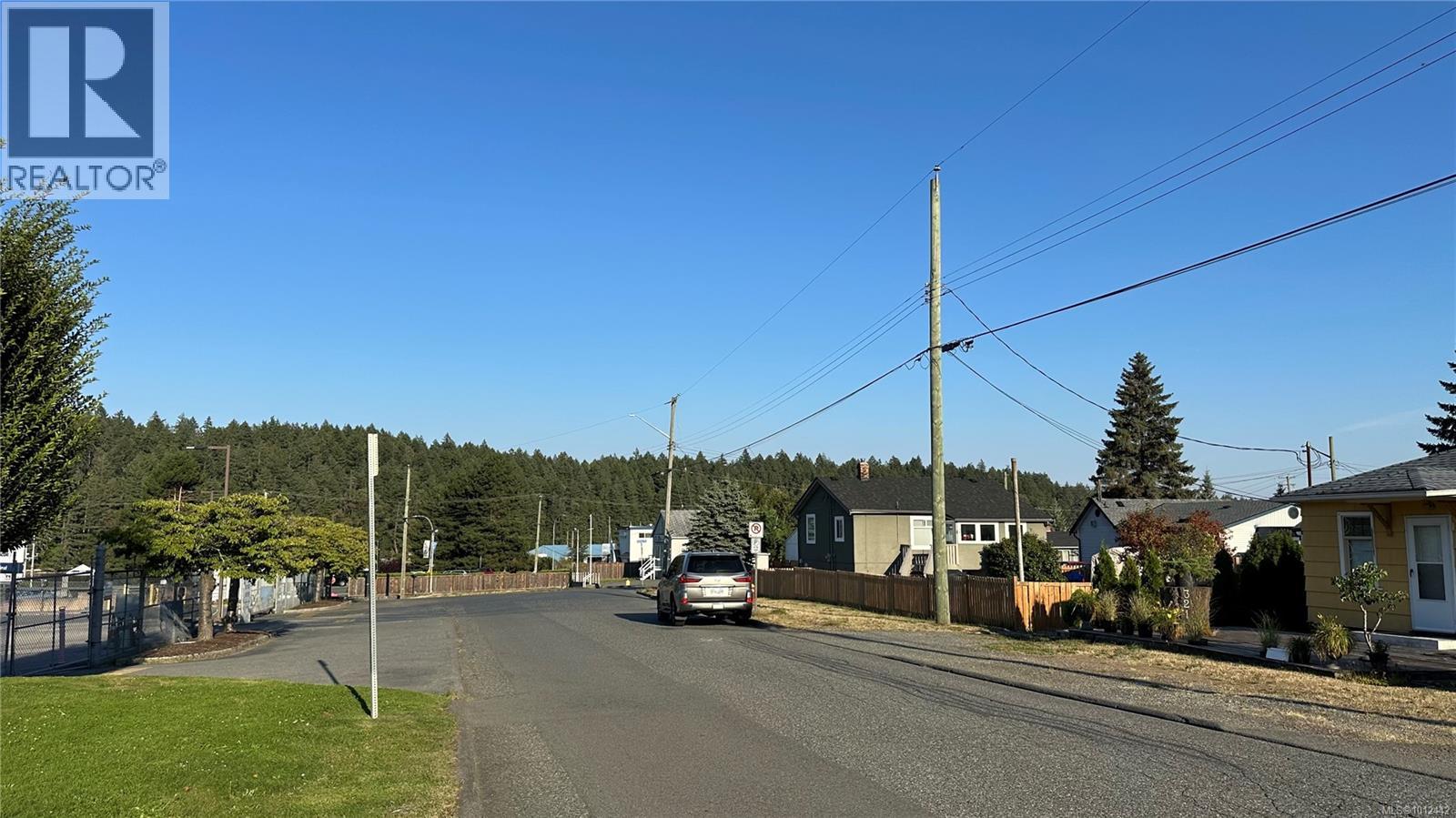 Photo 2 of 341 Poplar St, Nanaimo BC