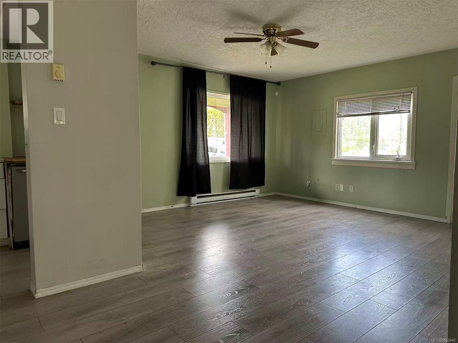 Photo 5 of 341 Poplar St, Nanaimo BC
