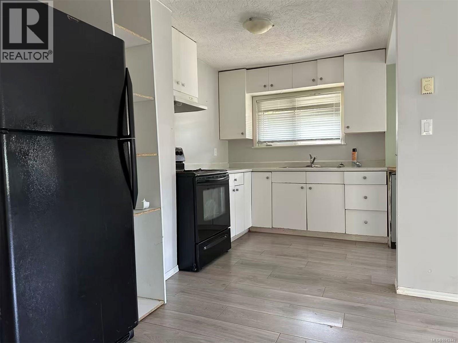 Photo 9 of 341 Poplar St, Nanaimo BC