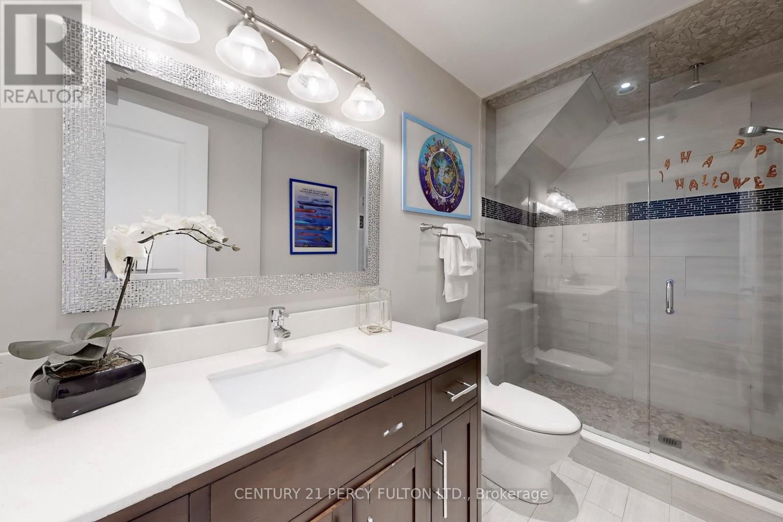 Photo 30 of 19 Sir Giancarlo Court, Vaughan ON