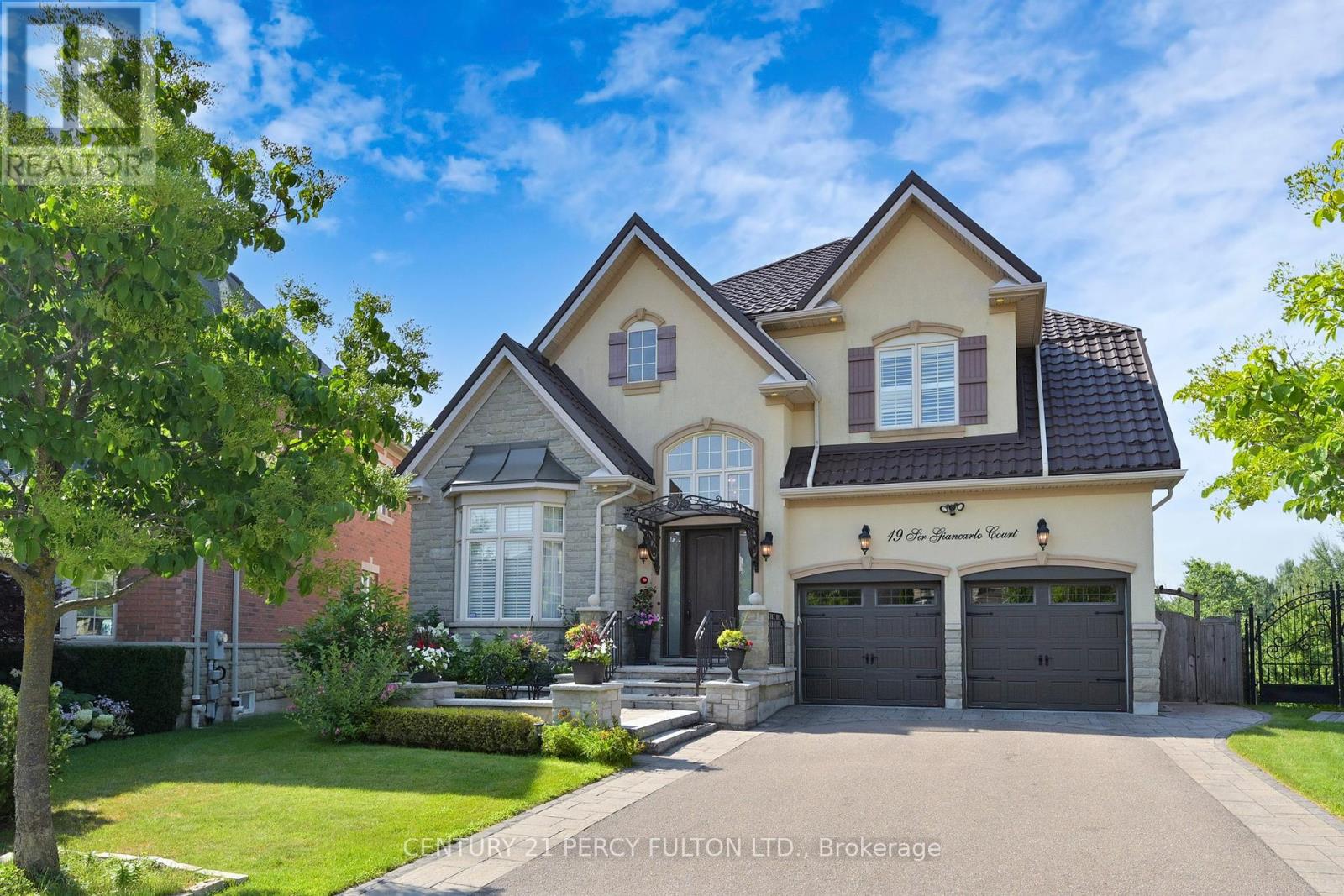 Photo 2 of 19 Sir Giancarlo Court, Vaughan ON