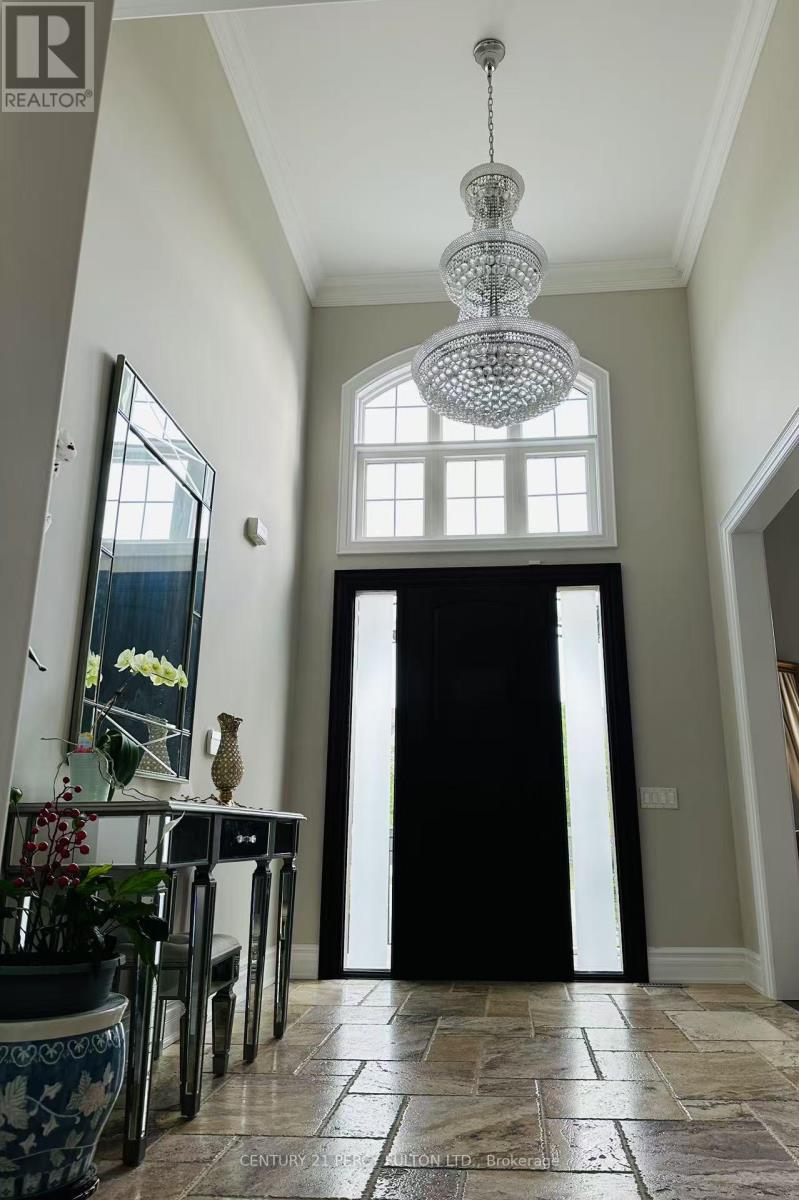 Photo 6 of 19 Sir Giancarlo Court, Vaughan ON