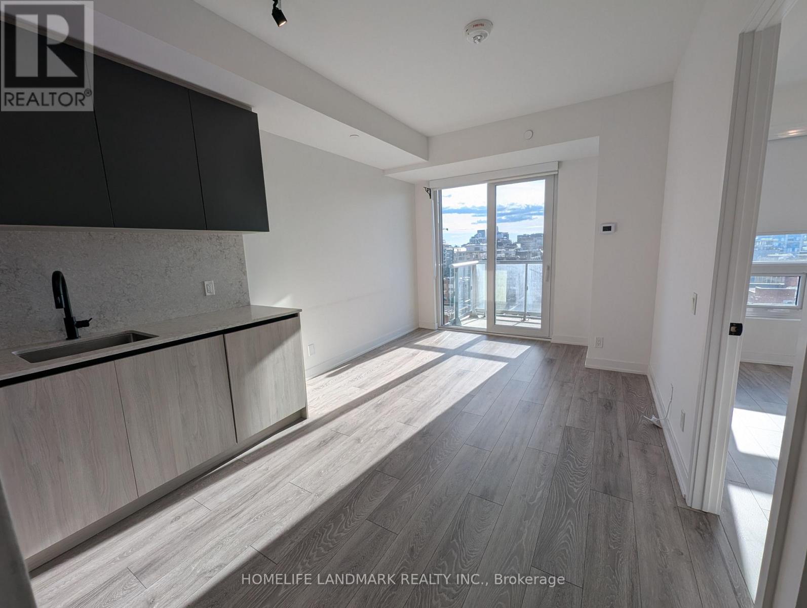 Photo 2 of 1318 108 Peter Street, Toronto ON