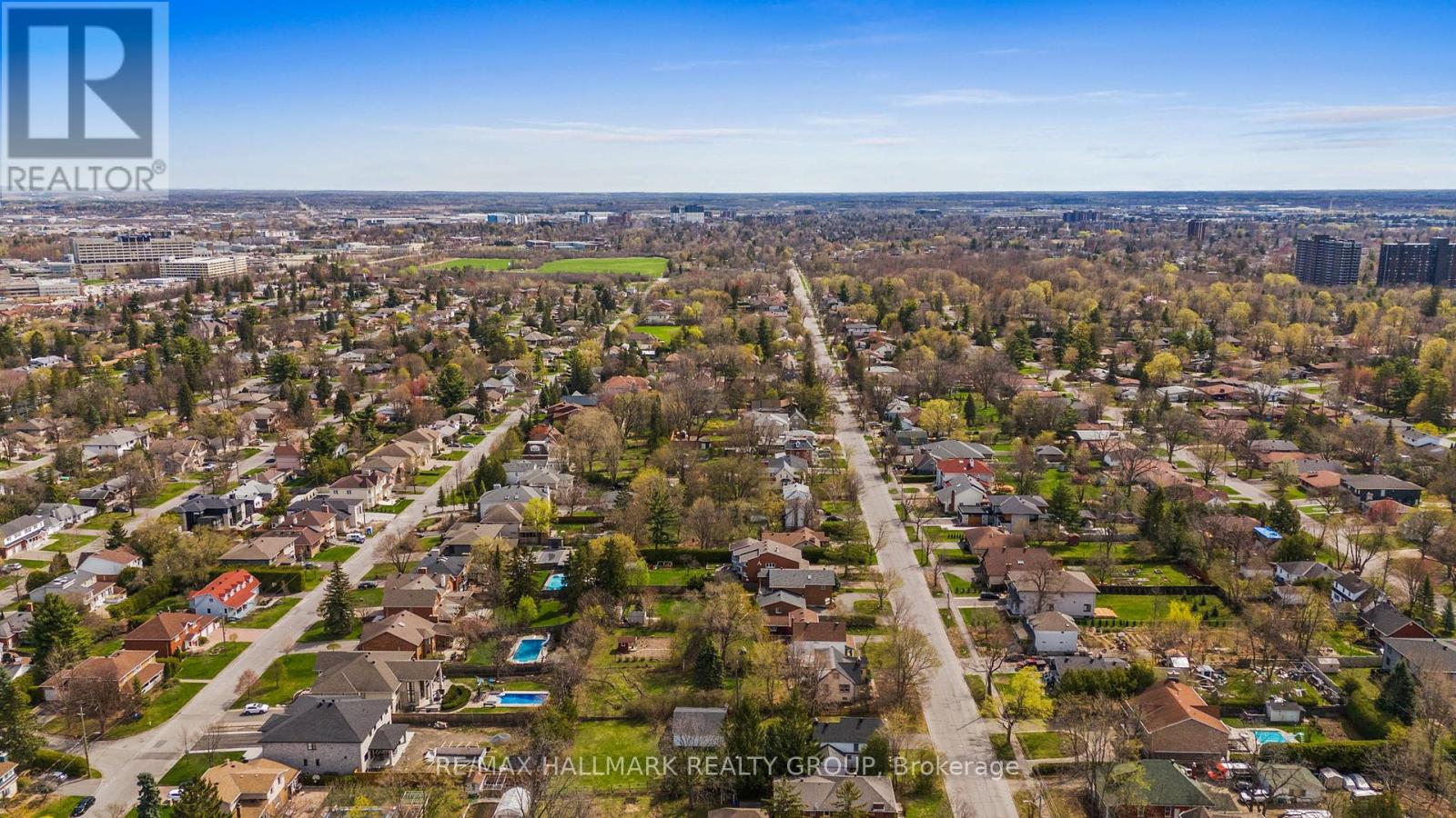 Photo 13 of 279 285 Pleasant Park Road, Ottawa ON
