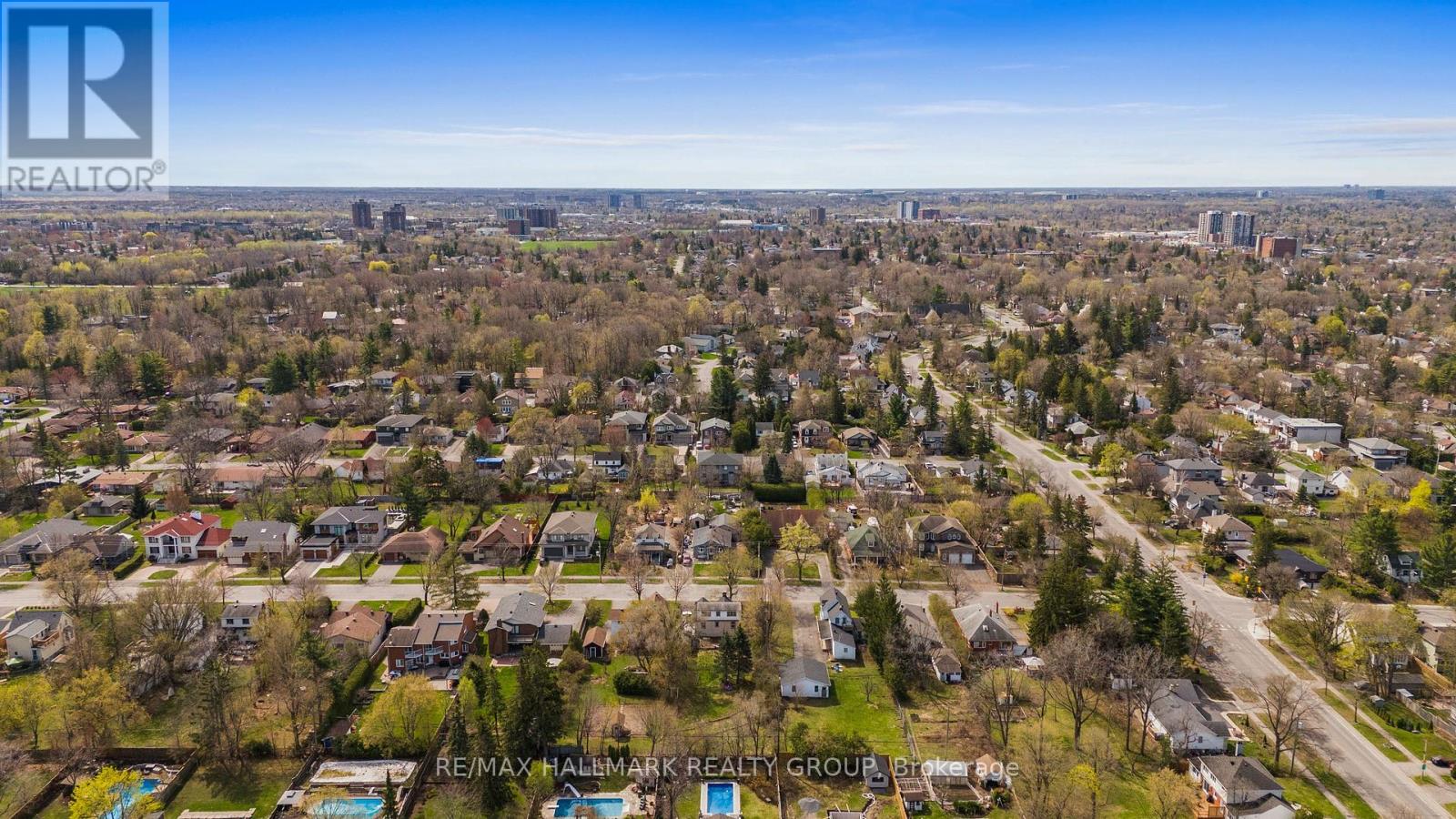 Photo 14 of 279 285 Pleasant Park Road, Ottawa ON