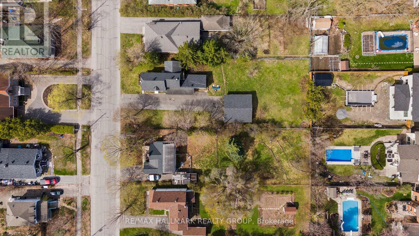 Photo 15 of 279 285 Pleasant Park Road, Ottawa ON