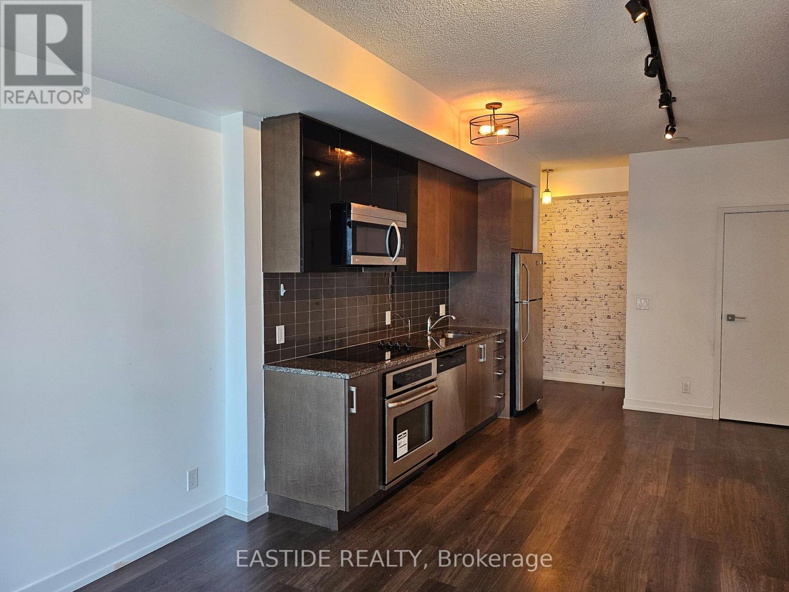 Photo 10 of 2411 98 Lillian Street, Toronto ON