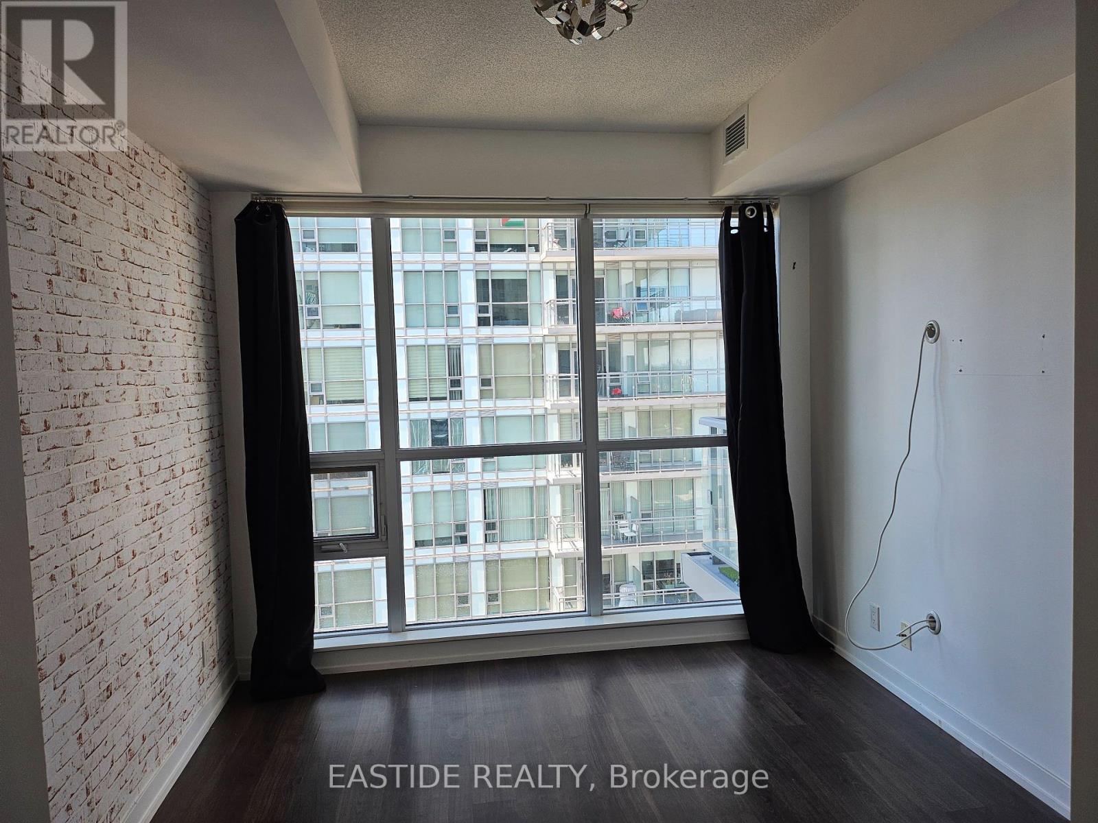 Photo 14 of 2411 98 Lillian Street, Toronto ON