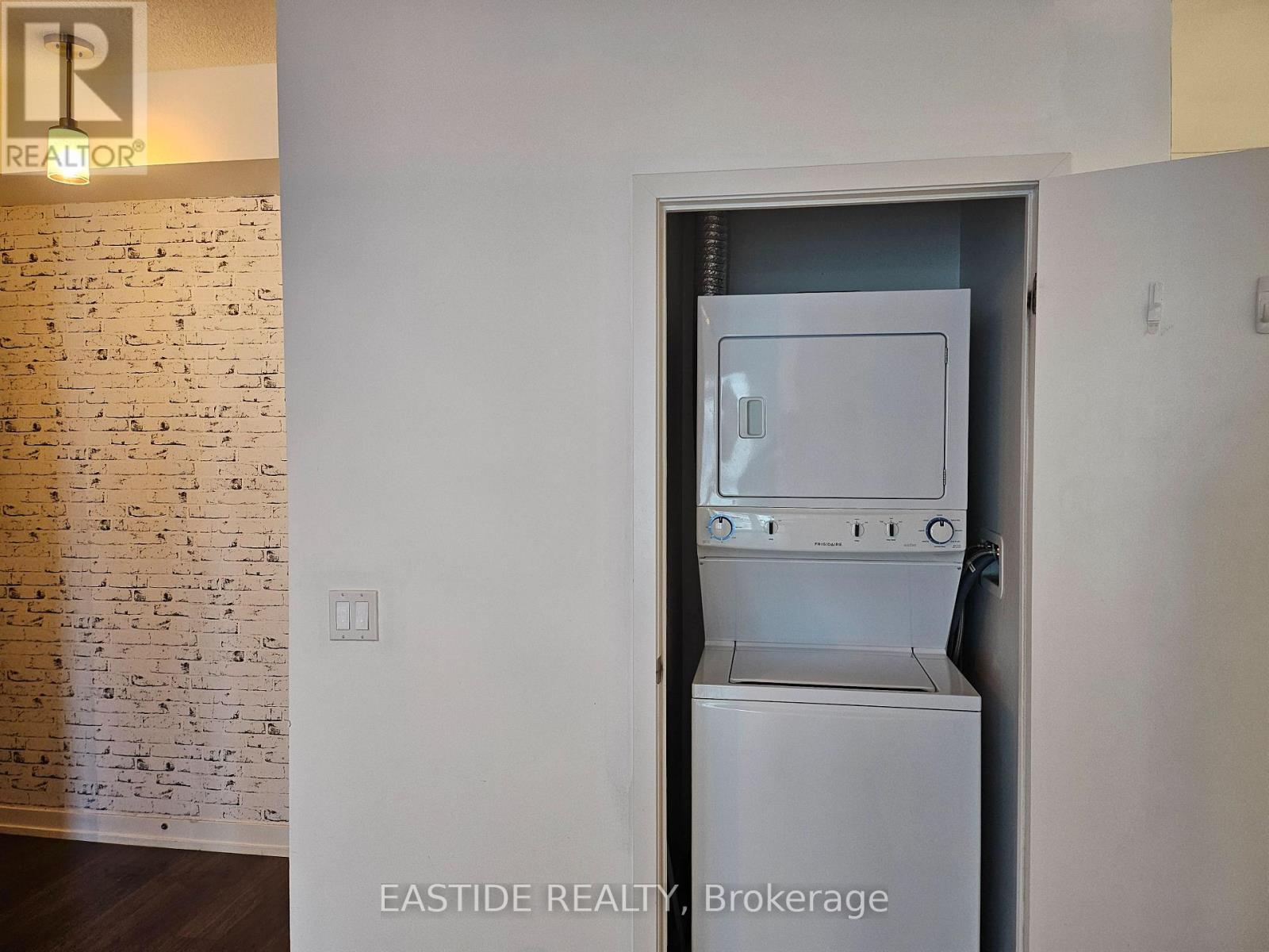 Photo 17 of 2411 98 Lillian Street, Toronto ON