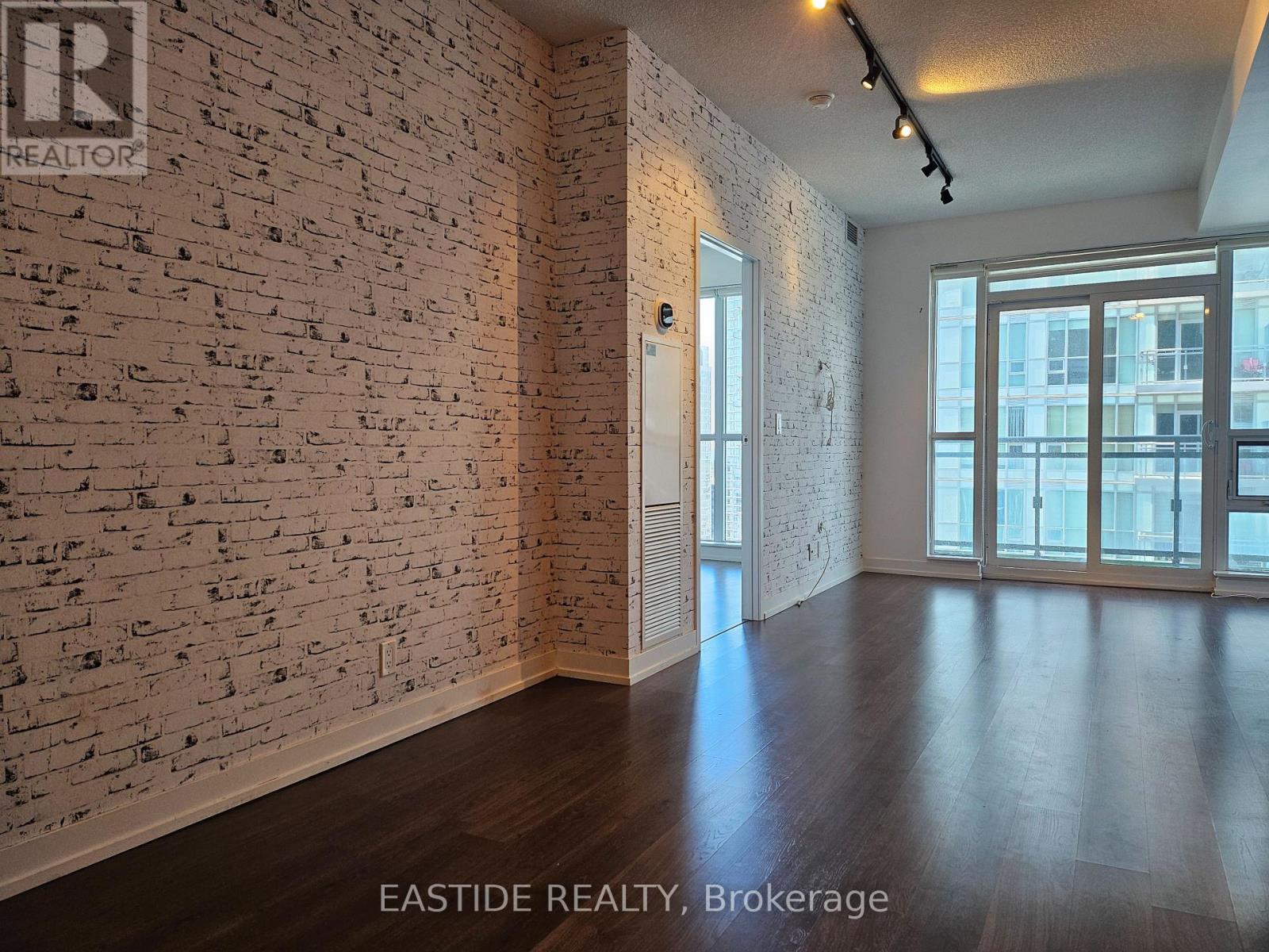 Photo 3 of 2411 98 Lillian Street, Toronto ON
