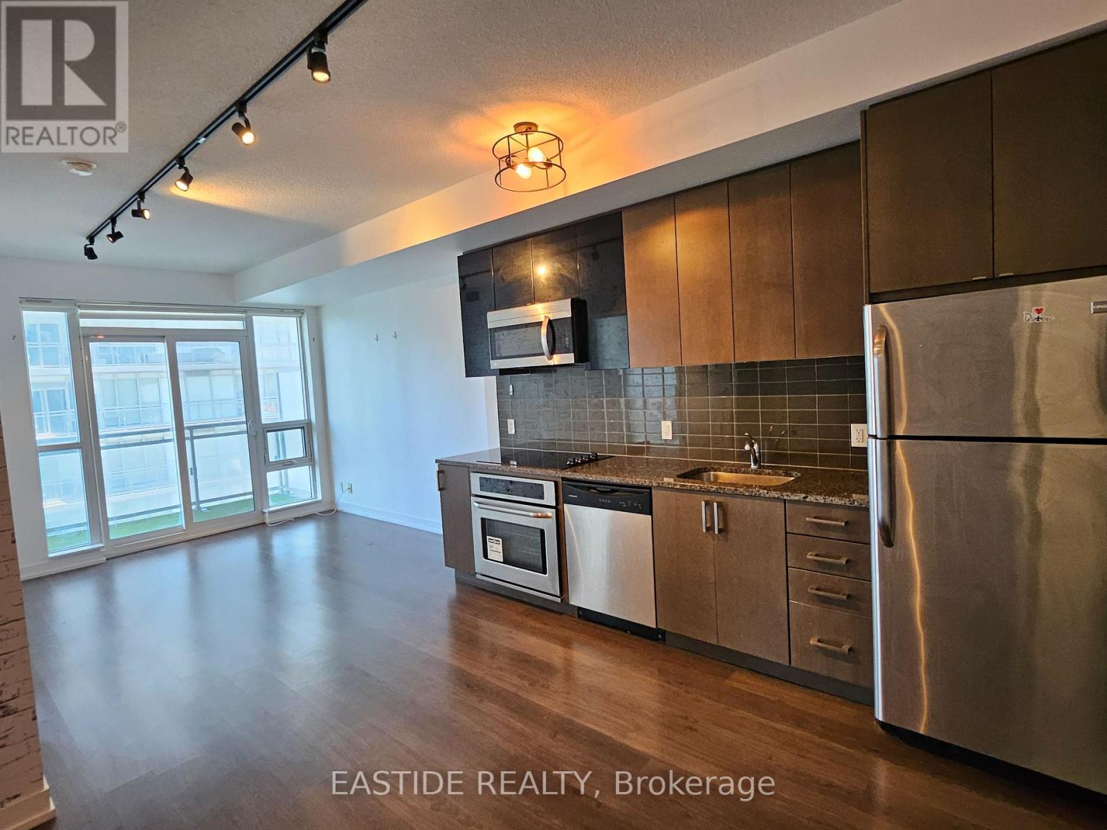 Photo 5 of 2411 98 Lillian Street, Toronto ON