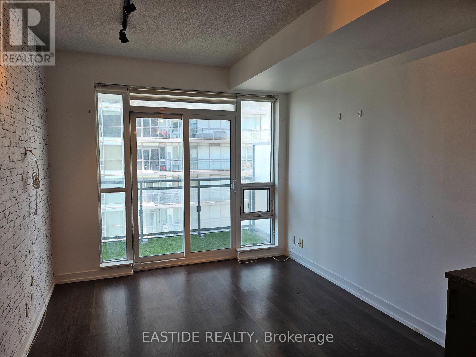 Photo 6 of 2411 98 Lillian Street, Toronto ON