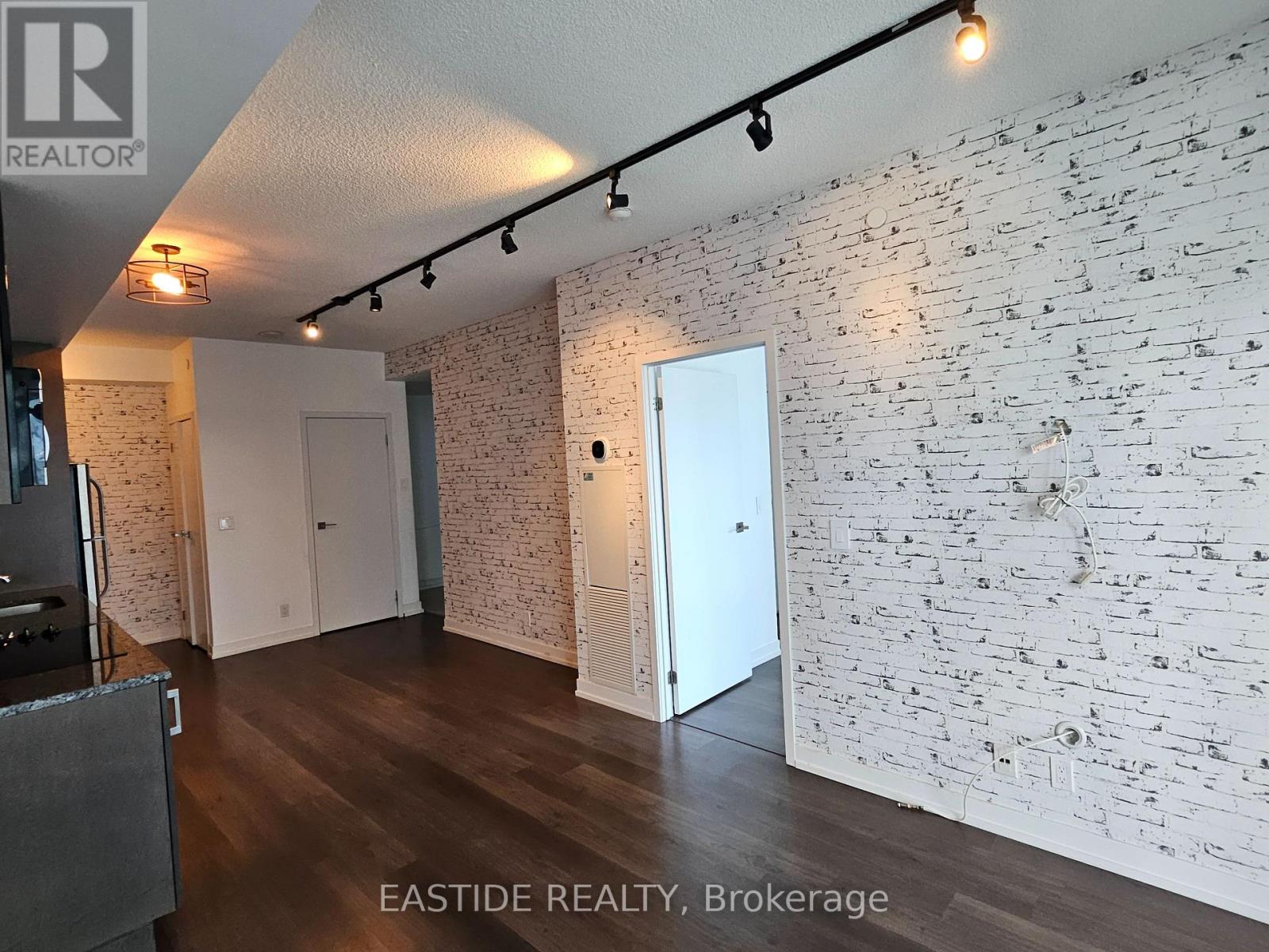 Photo 7 of 2411 98 Lillian Street, Toronto ON