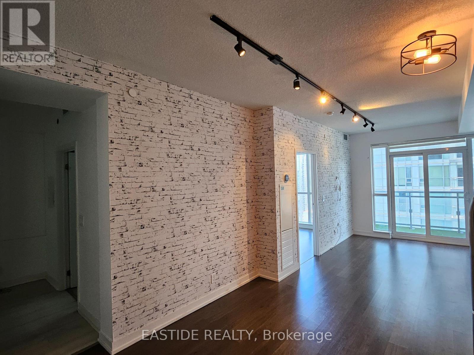 Photo 8 of 2411 98 Lillian Street, Toronto ON