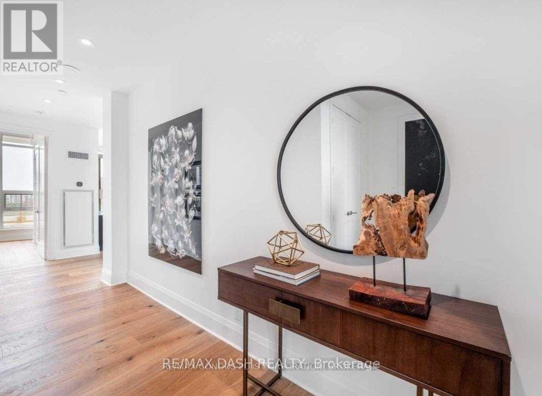 Photo 5 of 806 151 Avenue Road, Toronto ON