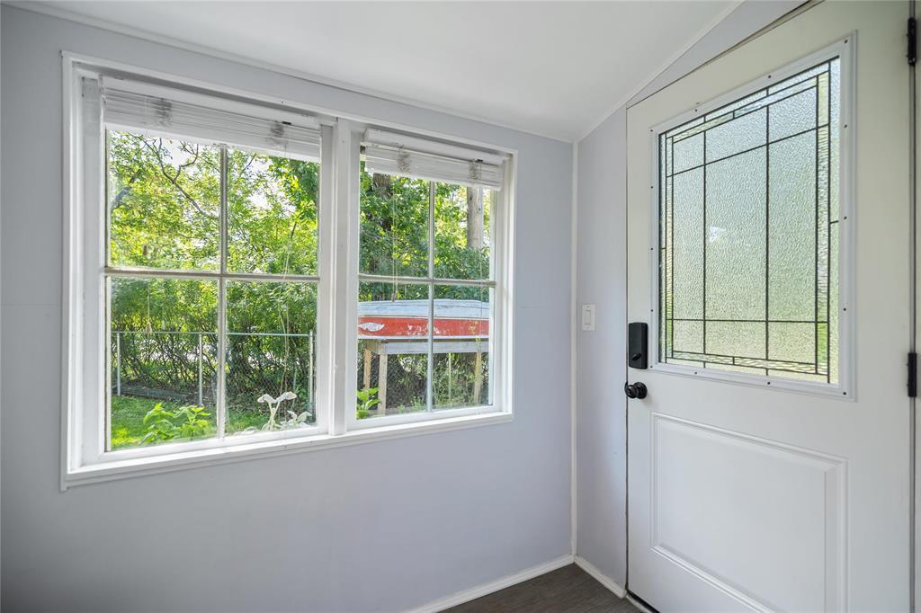 Photo 2 of 711 Rosedale Avenue, Winnipeg MB