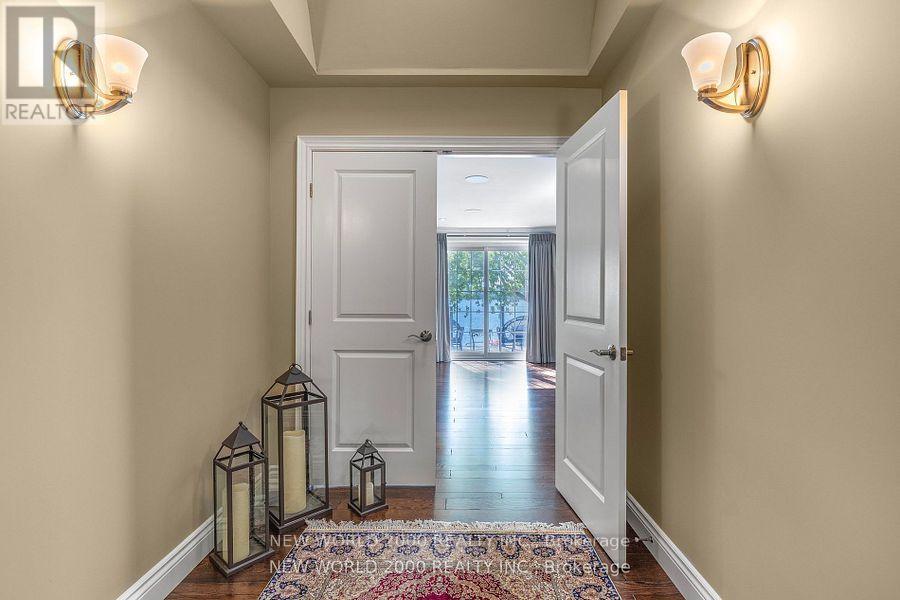 Photo 10 of 245 Lakeland Crescent, Richmond Hill ON