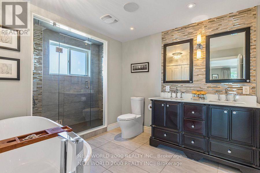 Photo 13 of 245 Lakeland Crescent, Richmond Hill ON