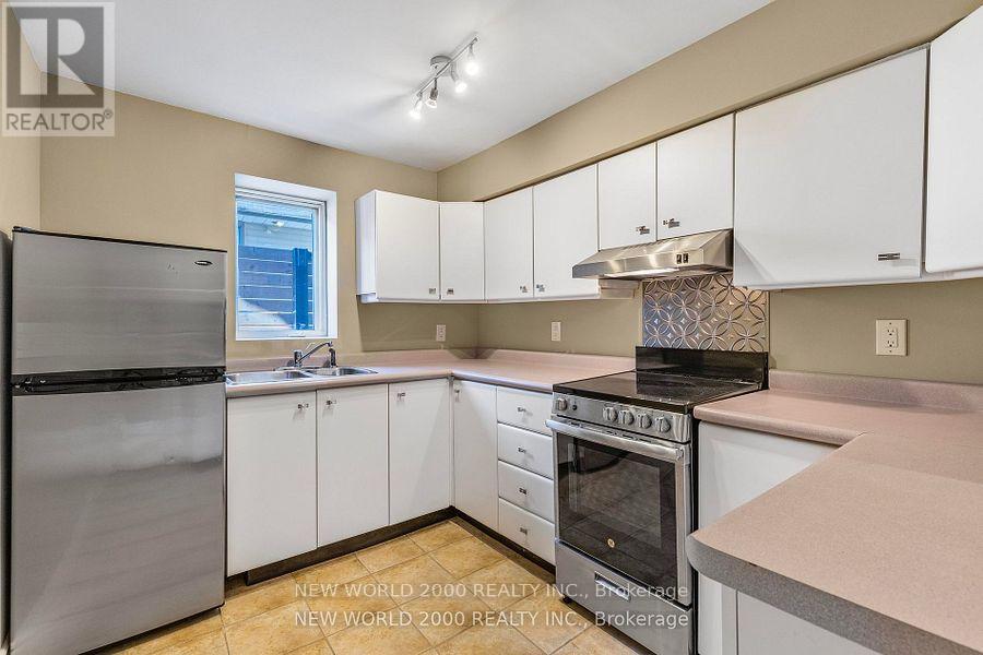Photo 17 of 245 Lakeland Crescent, Richmond Hill ON