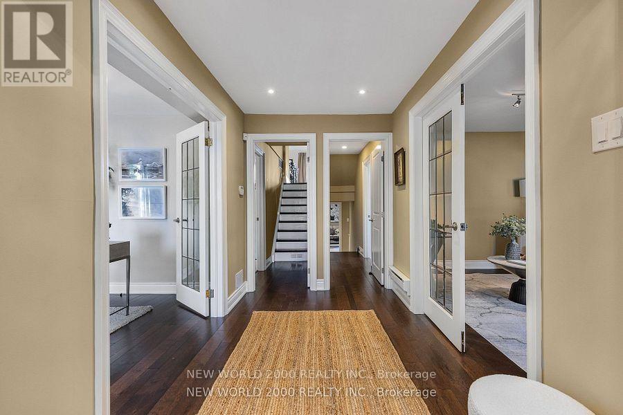 Photo 2 of 245 Lakeland Crescent, Richmond Hill ON