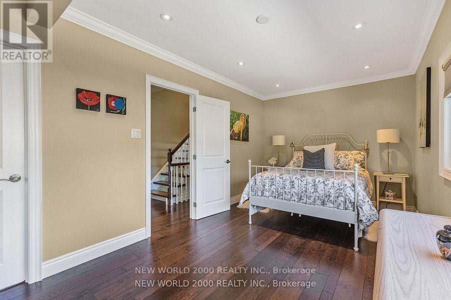 Photo 7 of 245 Lakeland Crescent, Richmond Hill ON