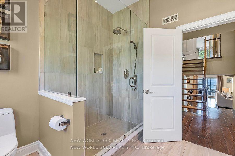 Photo 9 of 245 Lakeland Crescent, Richmond Hill ON