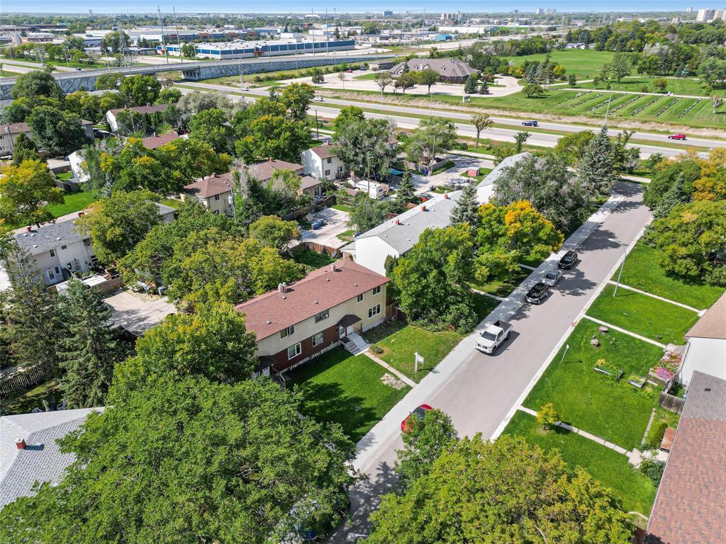 Photo 2 of 78 Biscayne Bay, Winnipeg MB