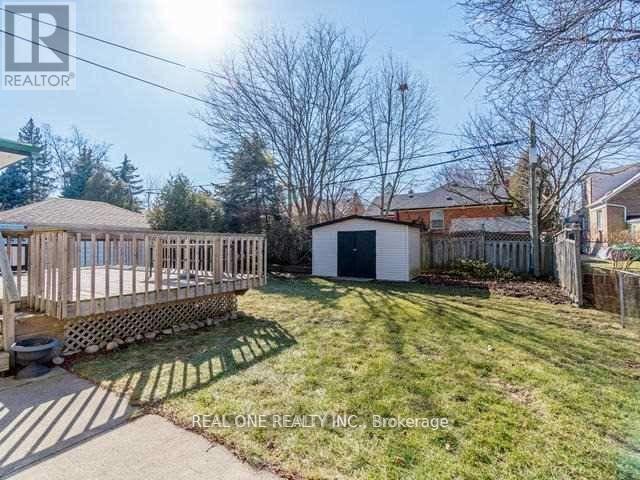 Photo 16 of 34 Vassar Drive, Toronto ON