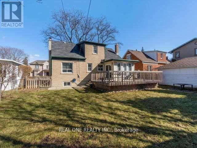 Photo 17 of 34 Vassar Drive, Toronto ON
