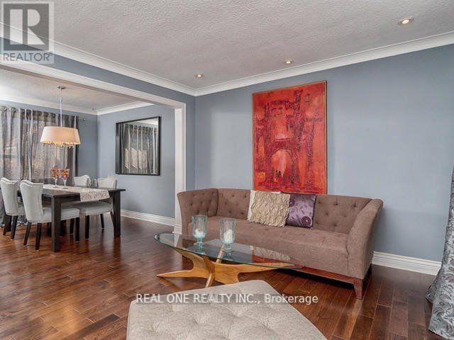 Photo 3 of 34 Vassar Drive, Toronto ON
