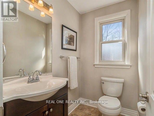 Photo 4 of 34 Vassar Drive, Toronto ON