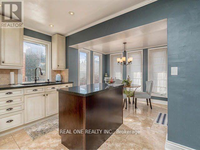 Photo 5 of 34 Vassar Drive, Toronto ON