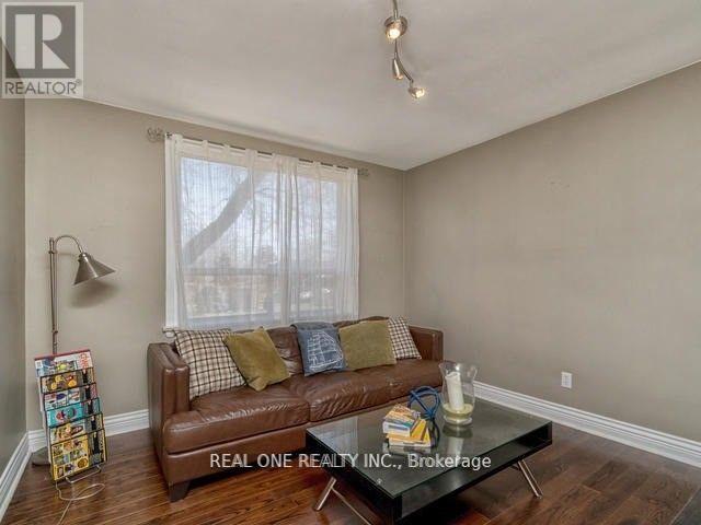 Photo 9 of 34 Vassar Drive, Toronto ON