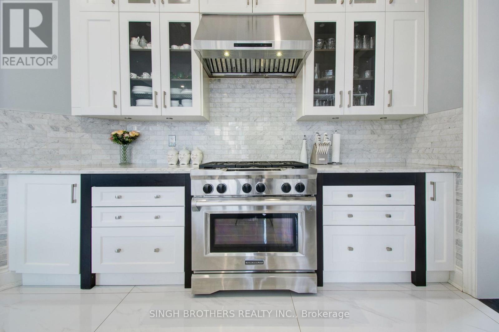 Photo 17 of 15 Degrey Drive, Brampton ON