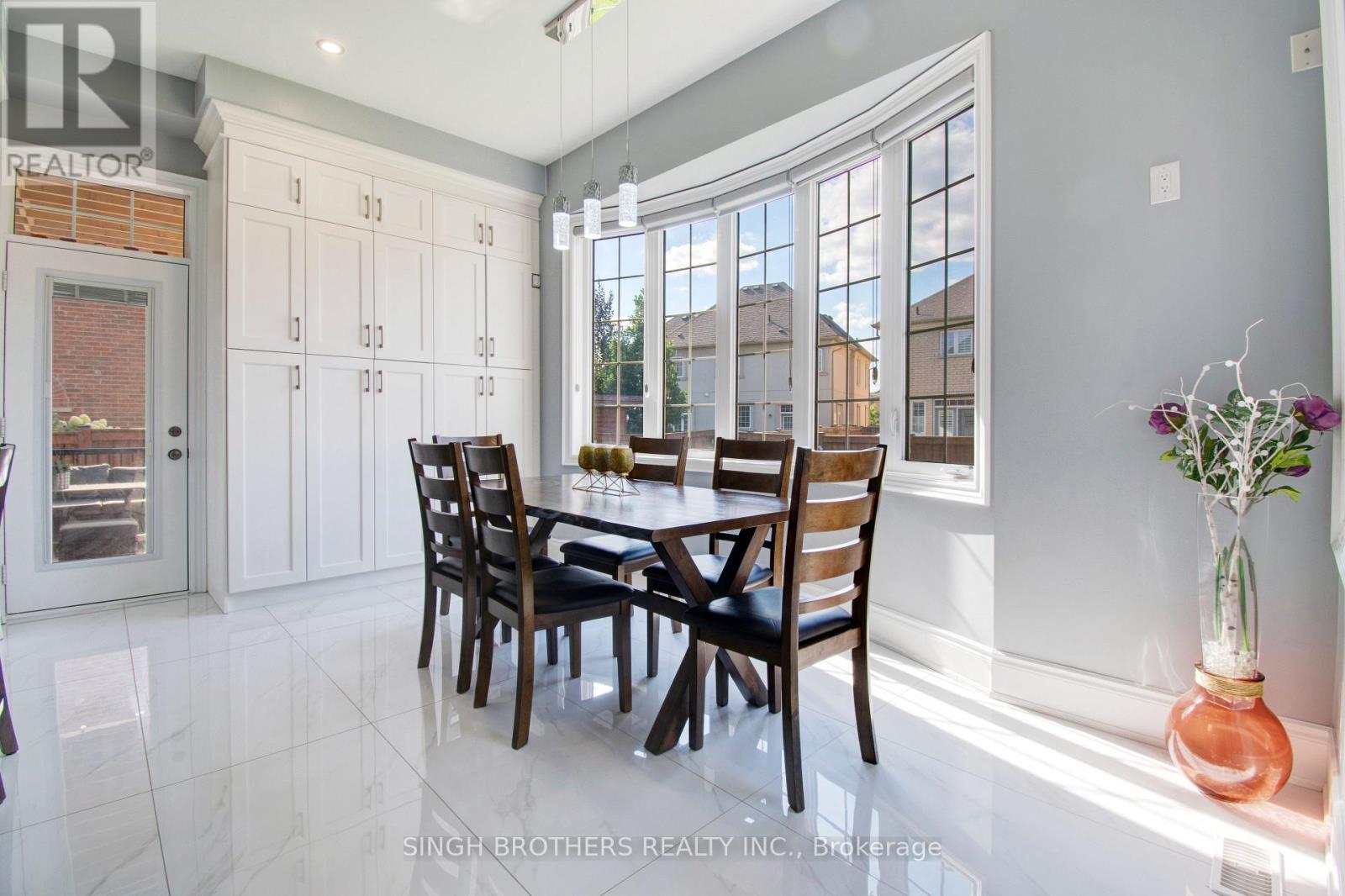 Photo 18 of 15 Degrey Drive, Brampton ON