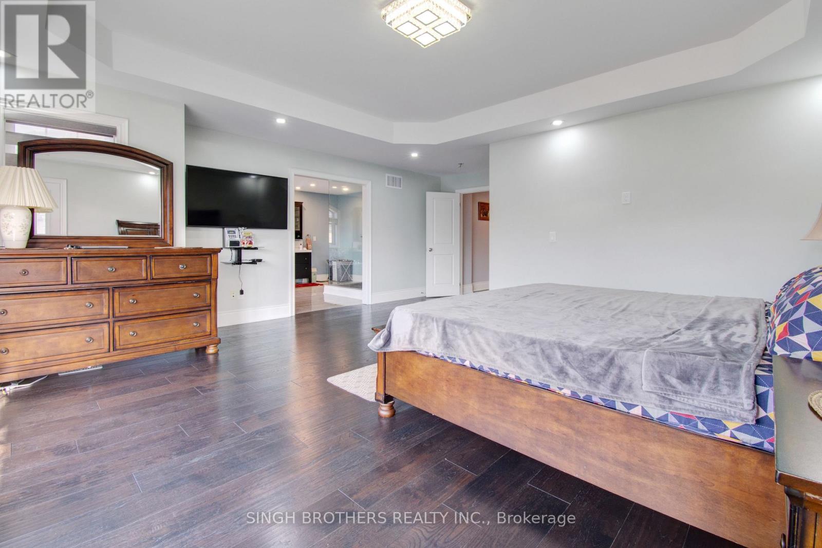Photo 27 of 15 Degrey Drive, Brampton ON