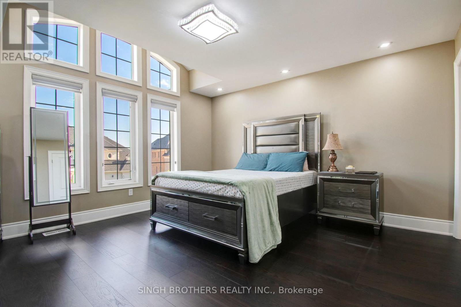 Photo 35 of 15 Degrey Drive, Brampton ON