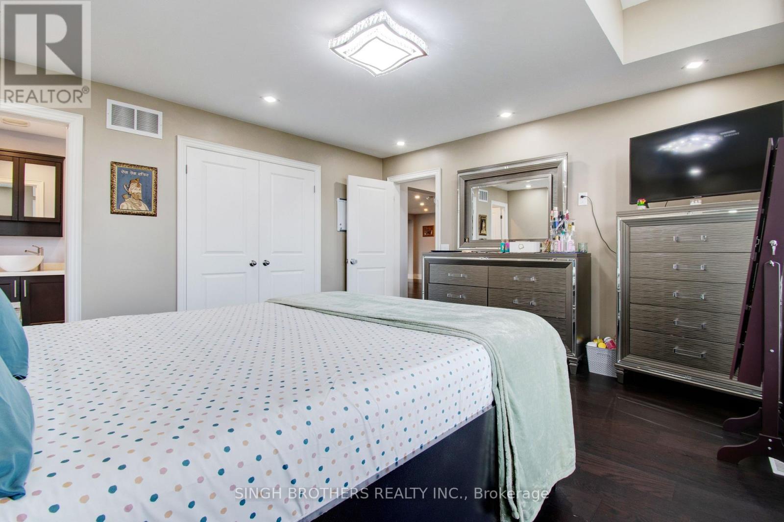 Photo 37 of 15 Degrey Drive, Brampton ON