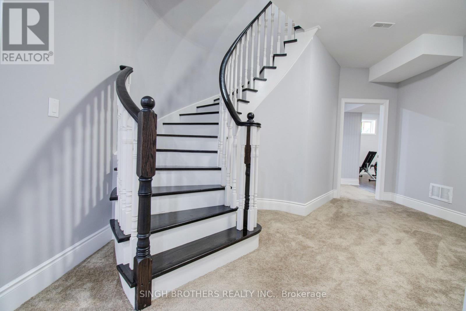Photo 42 of 15 Degrey Drive, Brampton ON