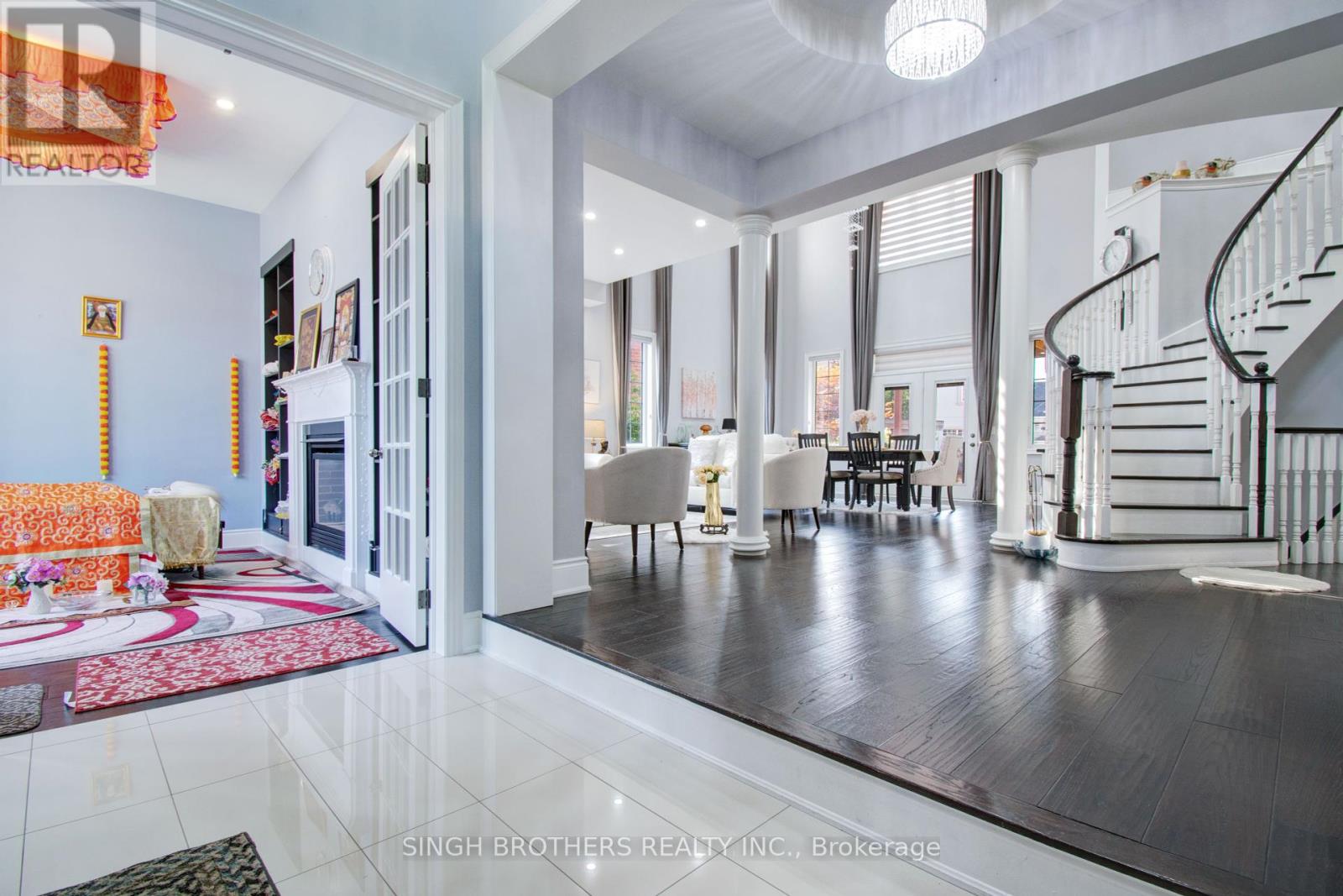 Photo 5 of 15 Degrey Drive, Brampton ON