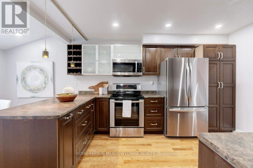 Photo 11 of 10 336 Queen Street S, Mississauga ON