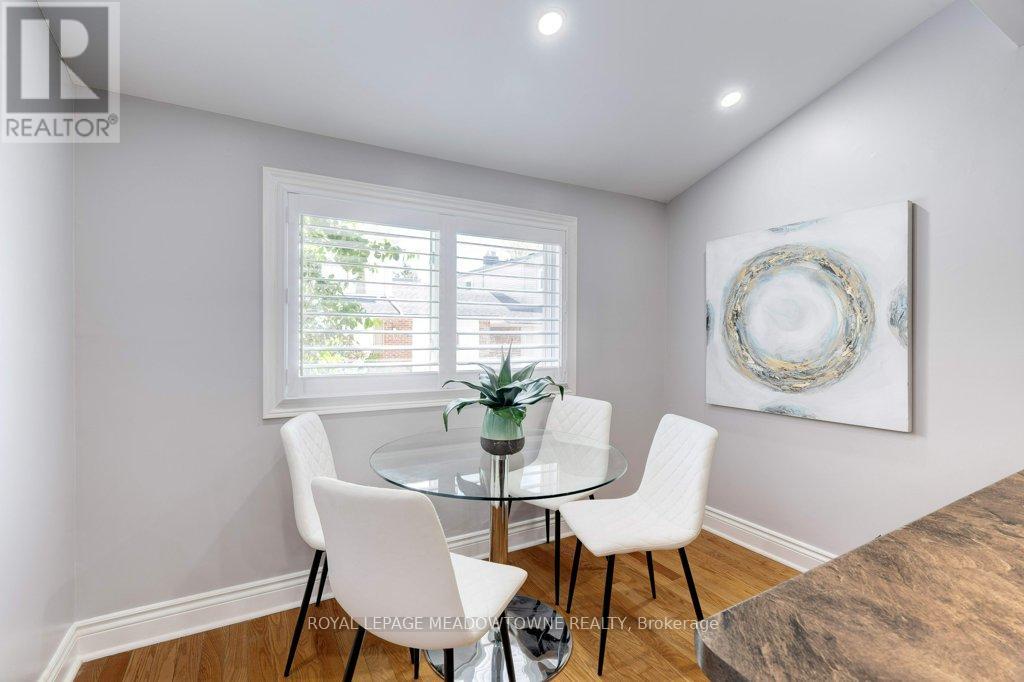 Photo 12 of 10 336 Queen Street S, Mississauga ON