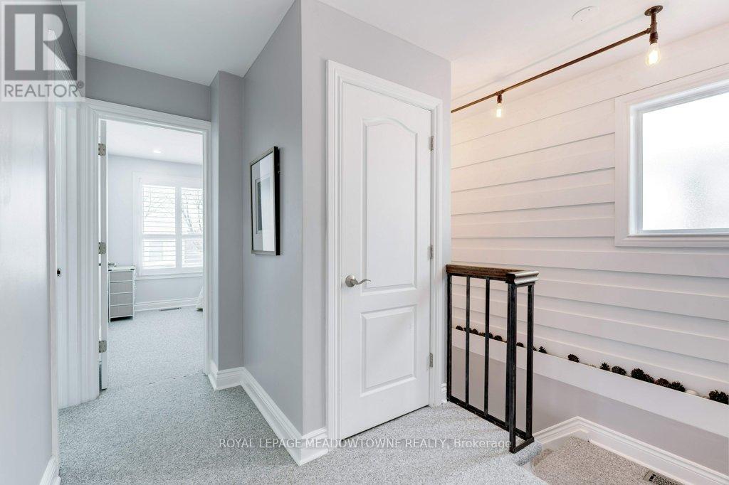 Photo 16 of 10 336 Queen Street S, Mississauga ON