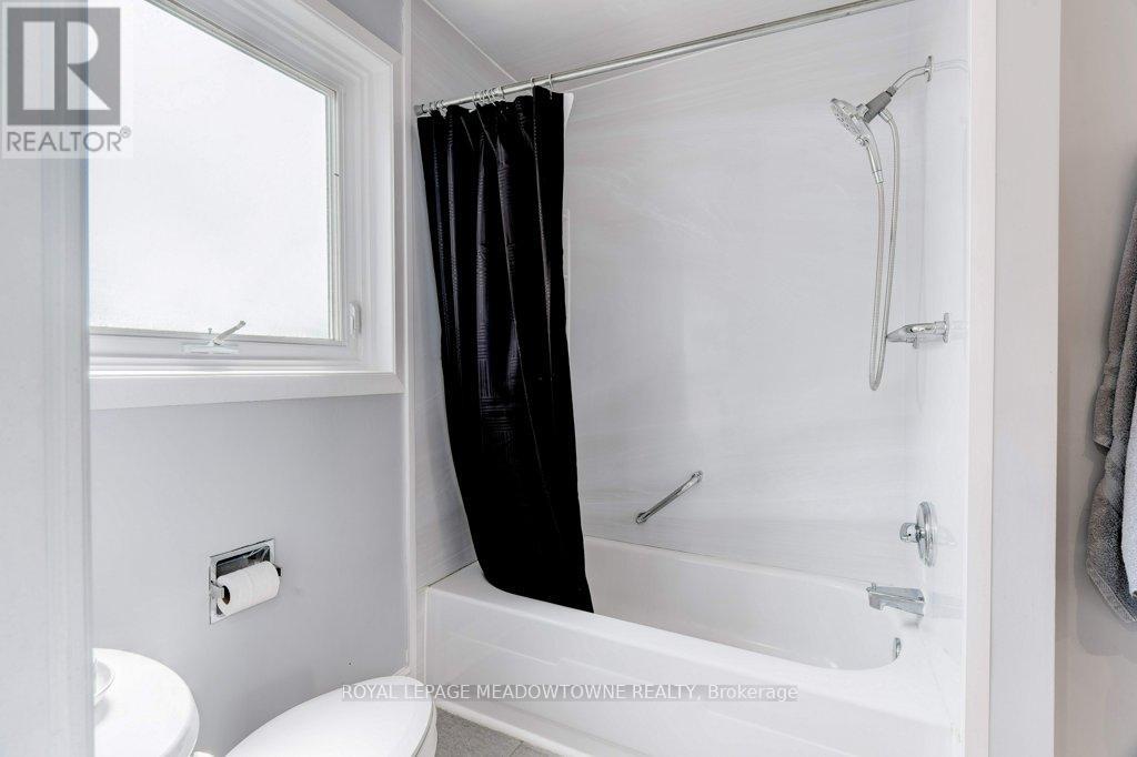 Photo 17 of 10 336 Queen Street S, Mississauga ON