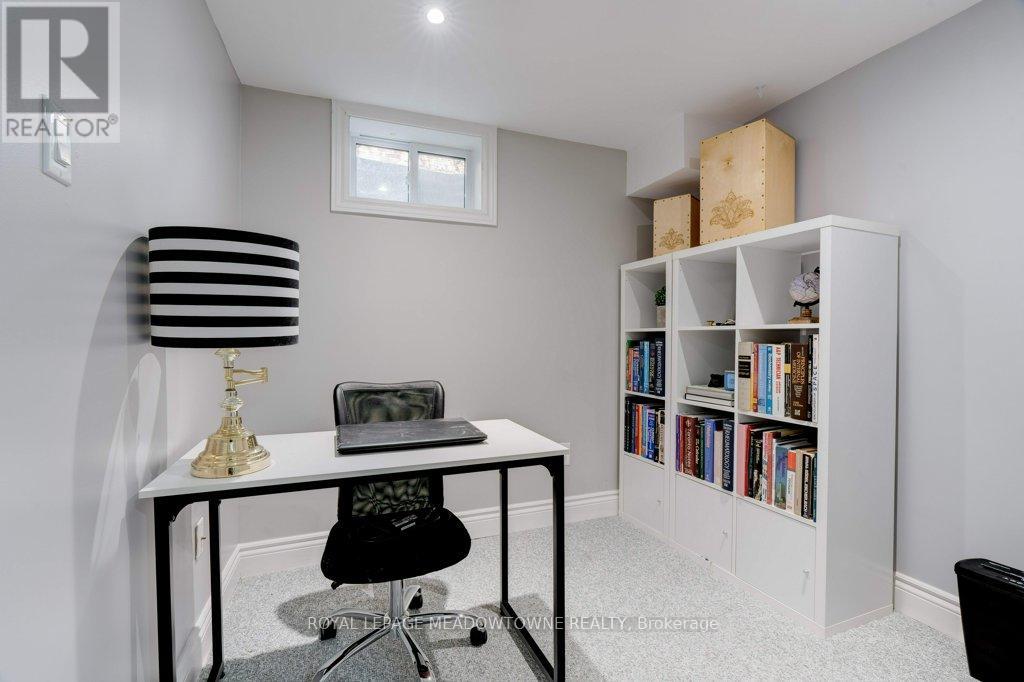 Photo 25 of 10 336 Queen Street S, Mississauga ON