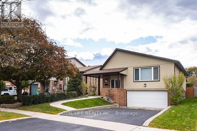 Photo 1 of 2947 Saint Malo Circle, Mississauga ON