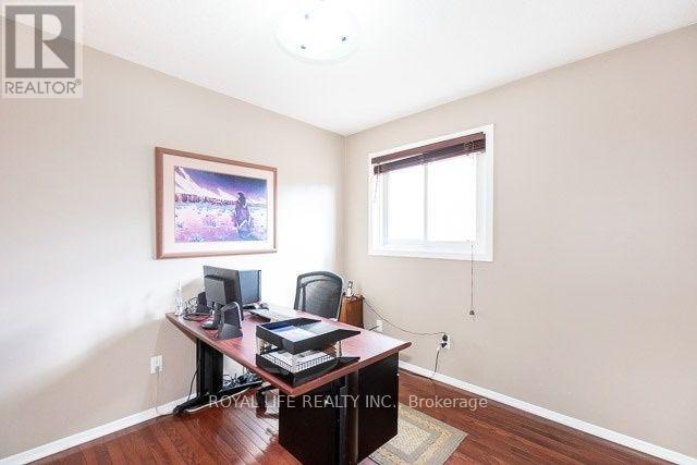 Photo 11 of 2947 Saint Malo Circle, Mississauga ON