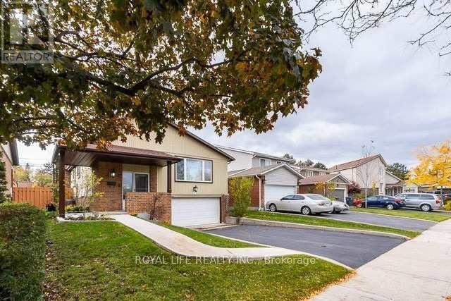 Photo 17 of 2947 Saint Malo Circle, Mississauga ON