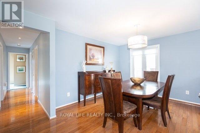 Photo 5 of 2947 Saint Malo Circle, Mississauga ON